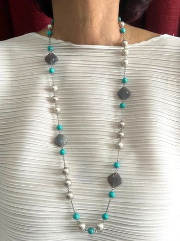Handmade necklace
Shell Pearls
Turquoise
Agate