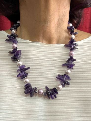 Handmade necklace
Shell Pearls
Amethyst