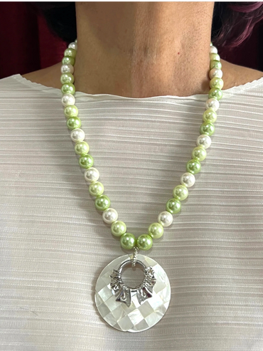 Handmade necklace
Shell Pearls
Shell Pendant