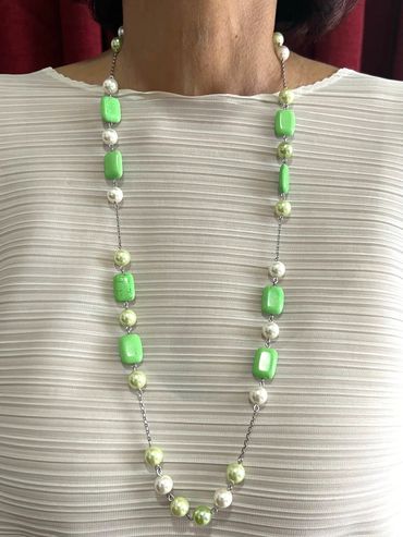 Handmade necklace
Gaspeite
Shell Pearls