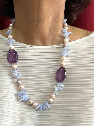 Handmade necklace
Chalcedony
Shell Pearls
Agate