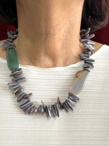 Handmade necklace
Agate
Mother of Pearl