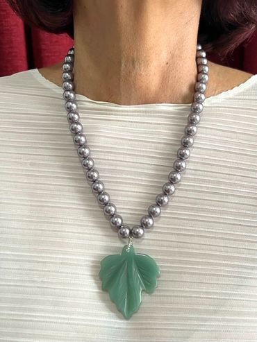 Handmade necklace
Shell Pearls
Aventurine Pendant