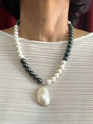 Handmade necklace
Shell Pearls
Shell Pendant