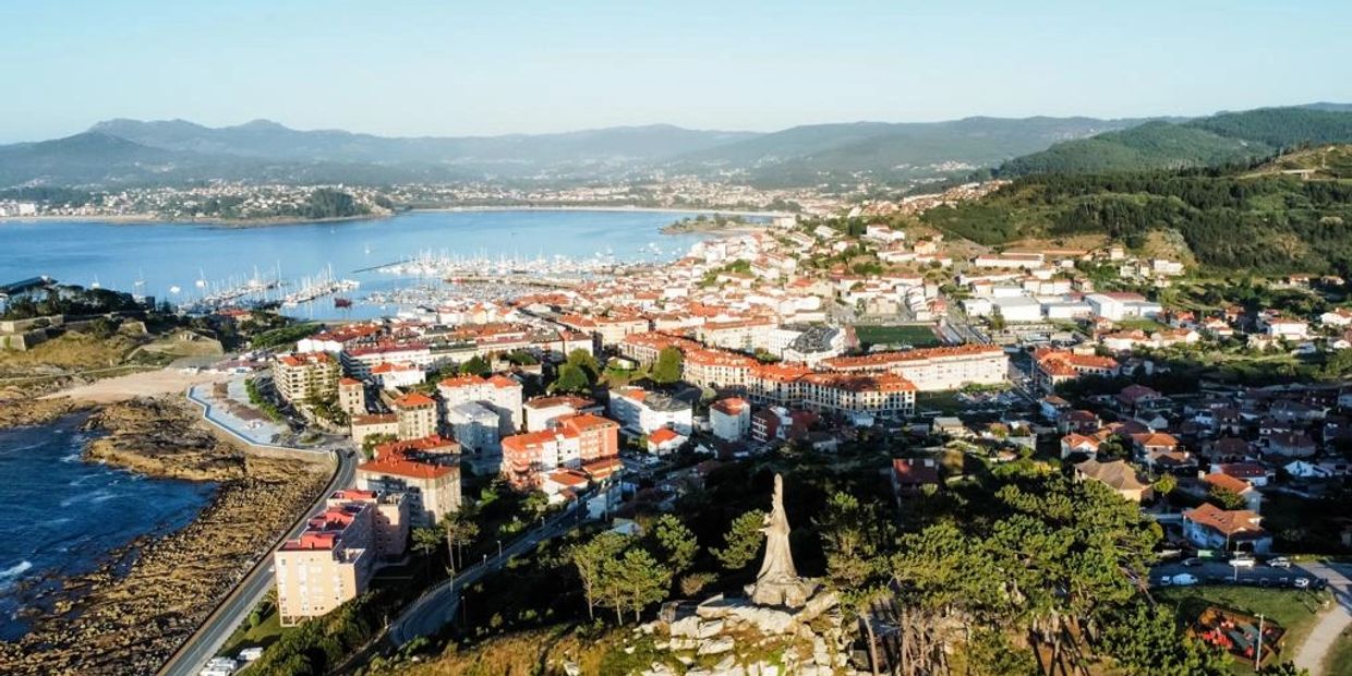Vista aérea con dron de Baiona desde nuestra casa.