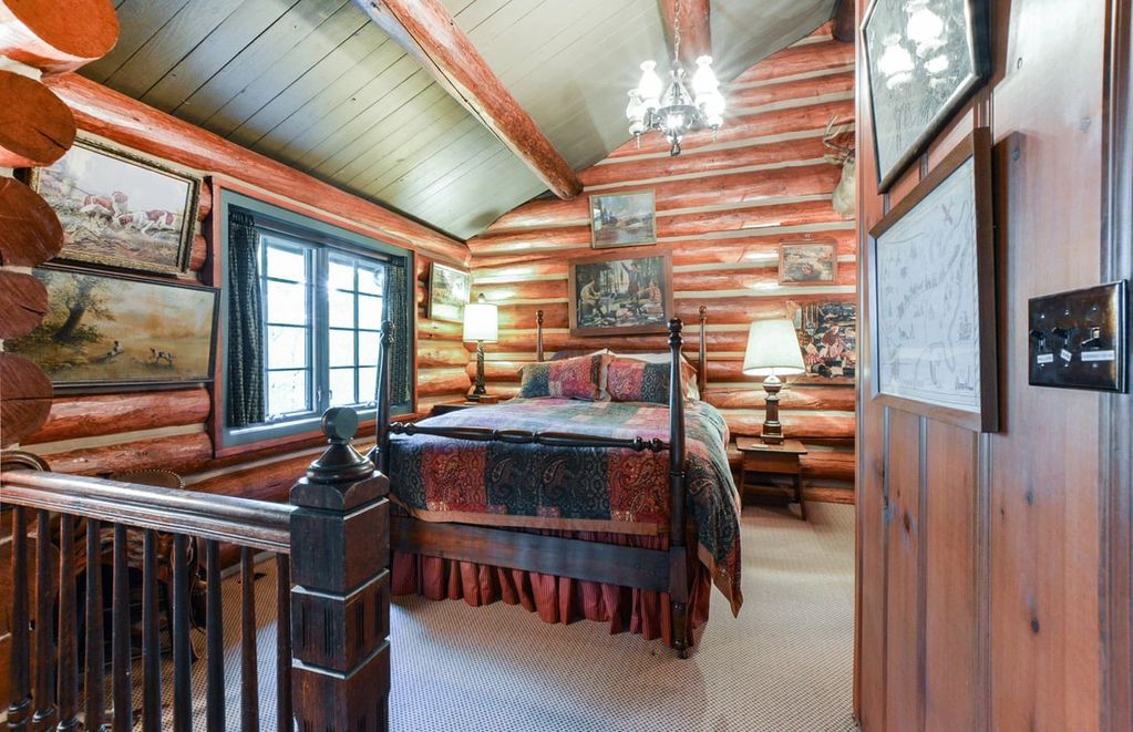 Queen bed anf full bath