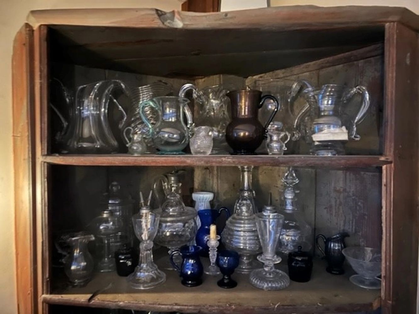 a large selection of 18th and 19th century American glass