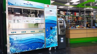 commercial vending machine (ws-3000) in liquor store