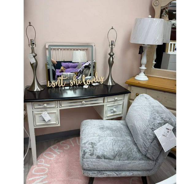Vanity/chair/mirror set