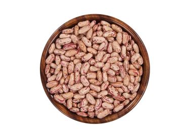 white rajma chitra in a wooden bowl