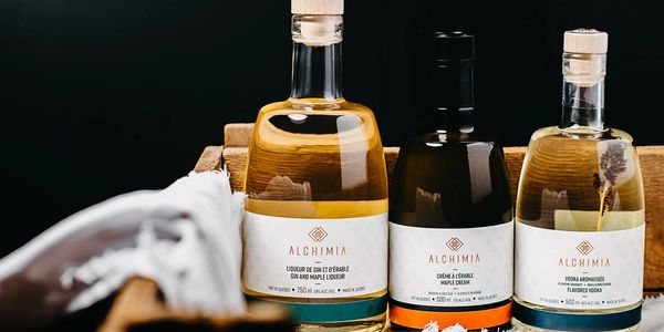 Liqueur de gin à l'érable, Crème à l'érable et Vodka aromatisée à l'avoine odorante Alchimia.