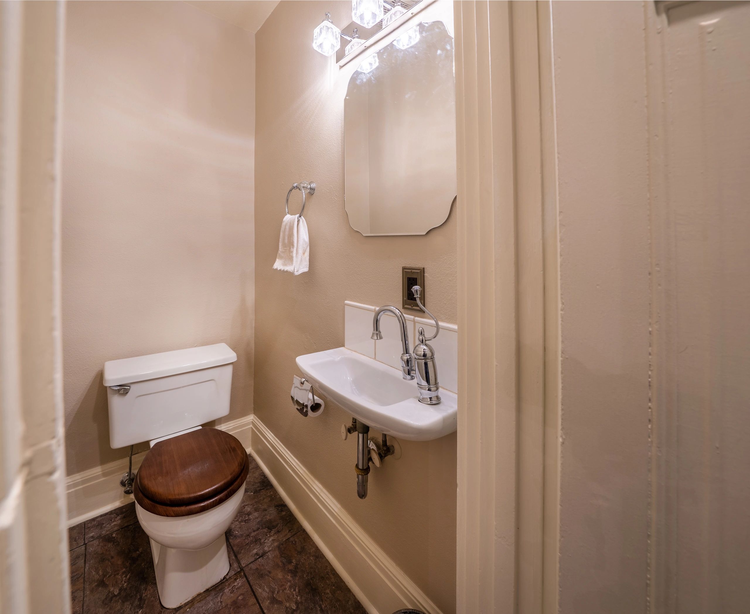 Historic Sioux Falls Rental Venue Bathroom
