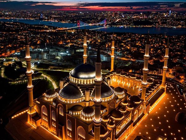 Istanbul travel and transportation solutions
Istanbul travel guide
Things to do in Istanbul