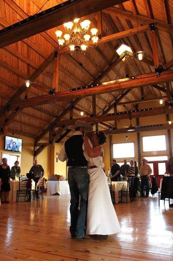 first dance, Bodega Victoriana
