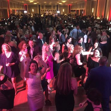 A crowd of happy dancers enjoying the sounds of Louisiana Spice