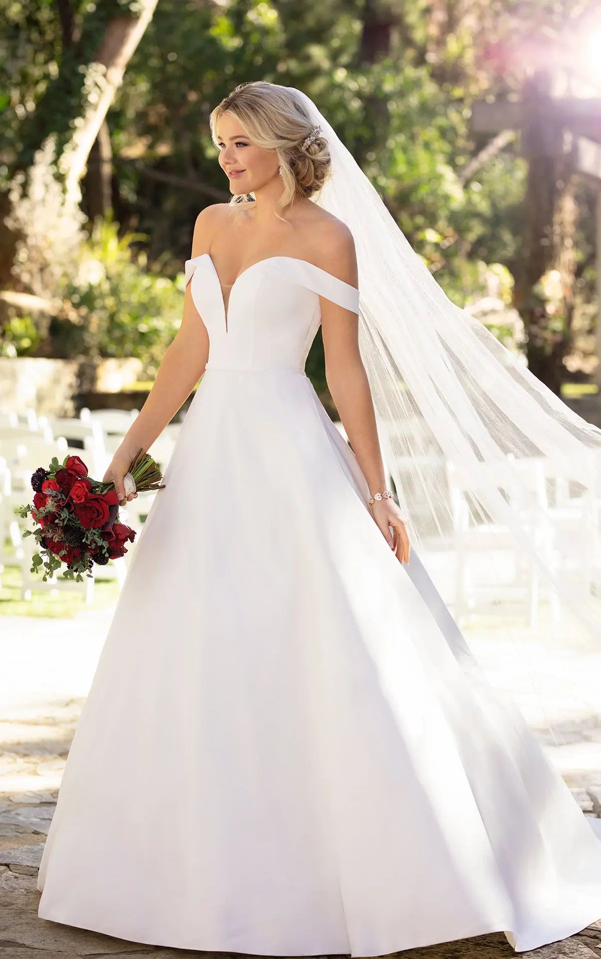Bride in wedding dress. Essense D2761