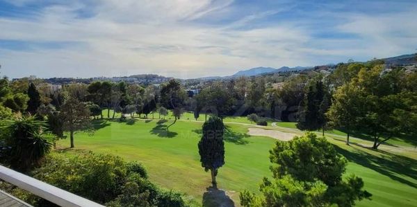 Wonderful Mediterranean-style villa with sea and mountain views in Aloha, Marbella for sale