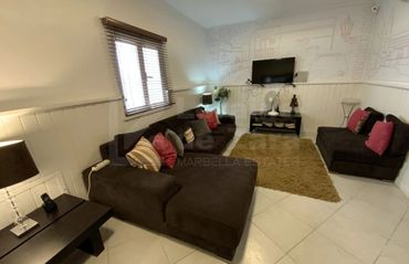 Sunny semi-detached townhouse with 3 floors with tourist license in Marbella old town for sale