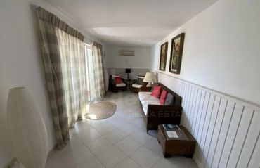 Sunny semi-detached townhouse with 3 floors with tourist license in Marbella old town for sale