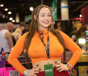 Ashley West in Velma Cosplay for Exxxotica Chicago 2023