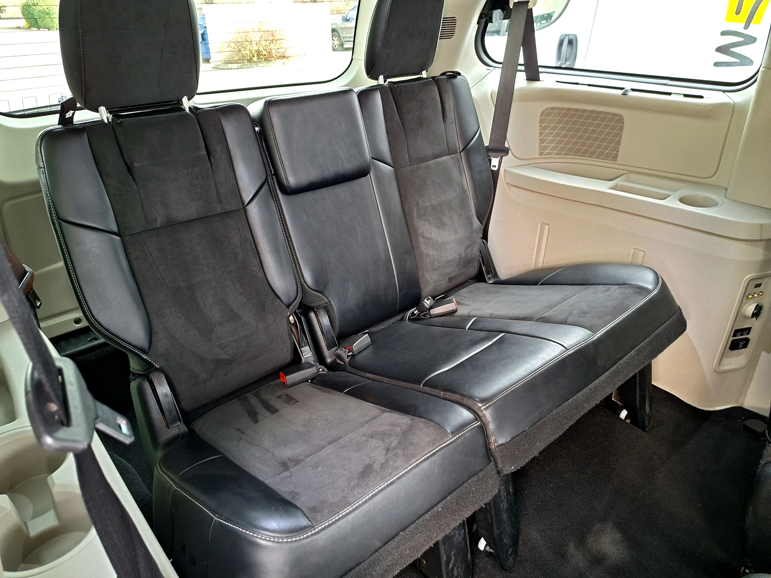 2014 Chrysler Town & Country Touring-L's photo