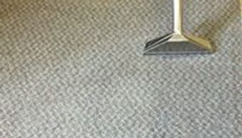 Carpet cleaning wand and clean carpet 
