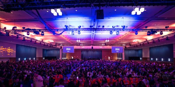 Motivational keynote speaker Patrick Perez | High Energy Resilience and Leadership Expert!