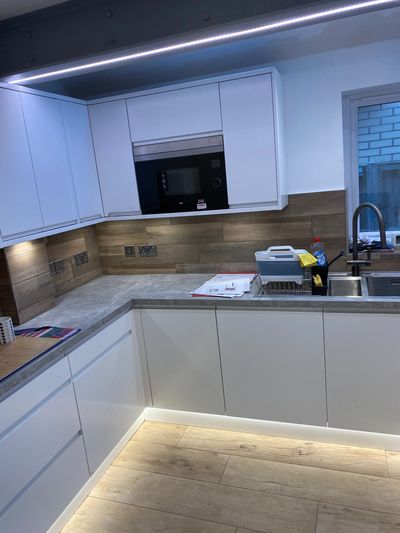 Kitchen led lighting, under cupboards lights, led strip lights in cool white, brushed metal sockets,o