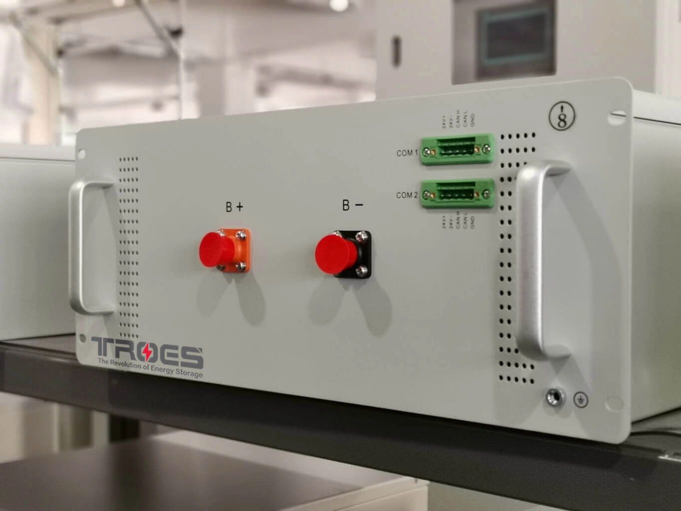 Image of single battery module that rack mounts into cabinet frames.