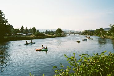 Tubing on the Deschutes