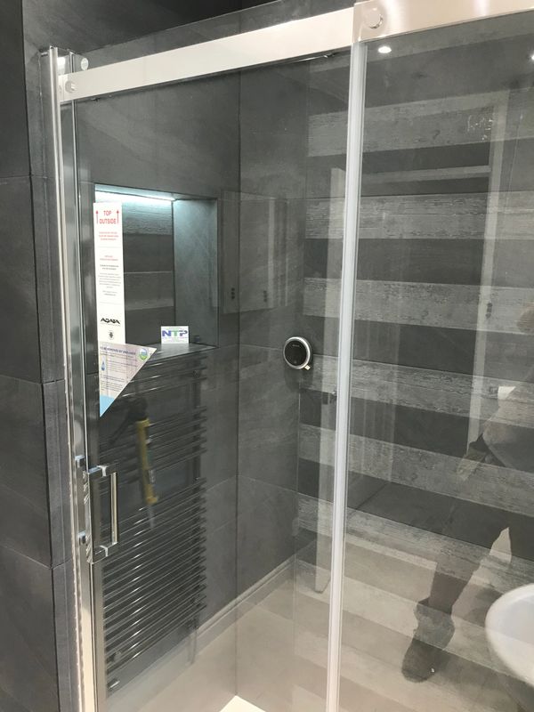Aqata Shower Screen with Aqualisa Smart digital shower controls.