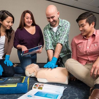 Learn Emergency First Responder (EFR) course with Self-Confident Diver