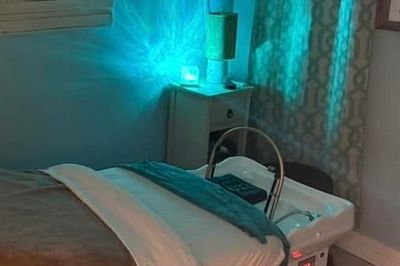 our Japanese Head-spa treatment is meticulously crafted to relieve all tensions. This therapeutic ex