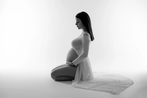 Maternity photo session in  black and white