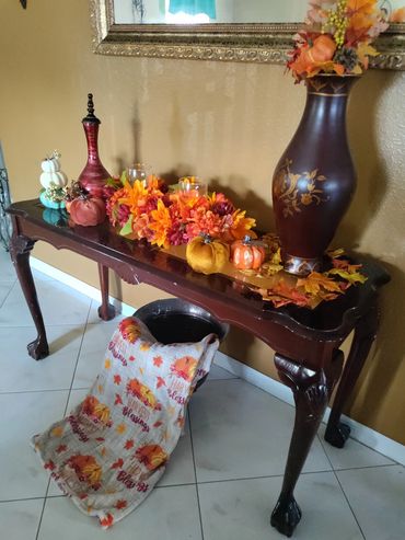 In this setting, I added a throw to the metal floor basket. This gives  some impact to this setting.