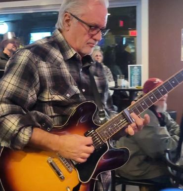 Guitar Virtuoso Rick Simmons on Lead Guitar!