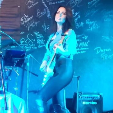 The beautiful Rhonda Lynn on Rythym Guitar!