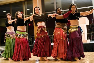 Performance pic of BellydancingUW club members