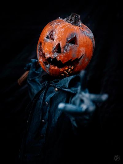 A horror picture with a mask