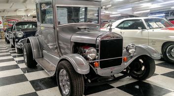 Santa Rosa Auto Museum is full of classic cars and route 66 memorabilia.