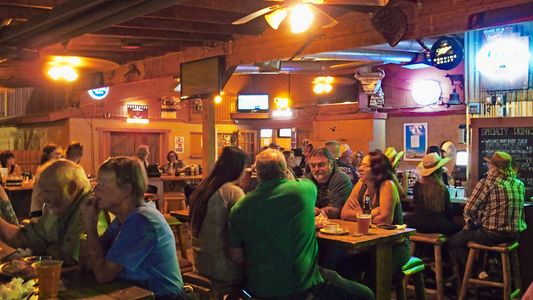 A wide selection of beer and grilled food for everyone in New River, Arizona - Roadrunner