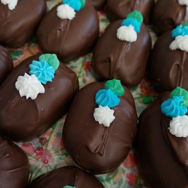 milk Chocolate Easter egg dark chocolate Easter egg peanut butter caramel vanilla fruit  nut cherry