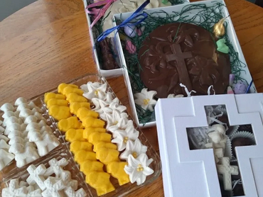 crosses chicks lilies lamb white chocolate milk chocolate mint chocolate