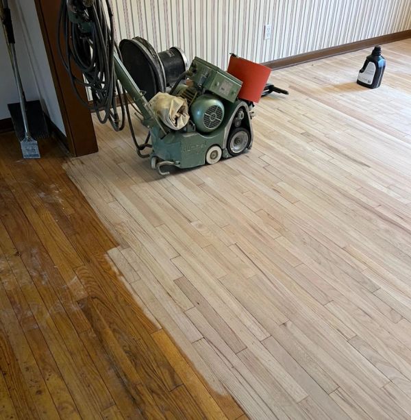 Professional hardwood sanding equipment with dust containment