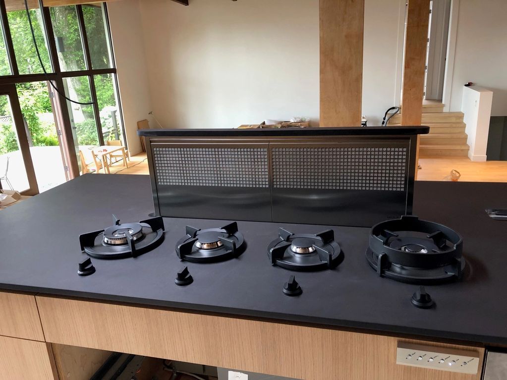 hidden downdraft, concealed downdraft, concealed vent, hidden vent, disappearing vent, disappearing