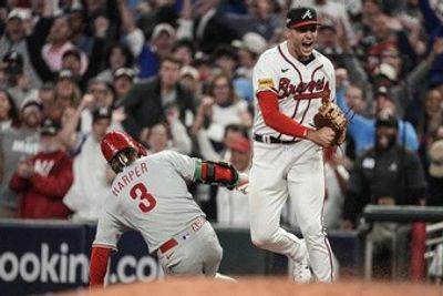 The Braves' comeback win drove thousands of yokels wild. (AP/John Bazemore)