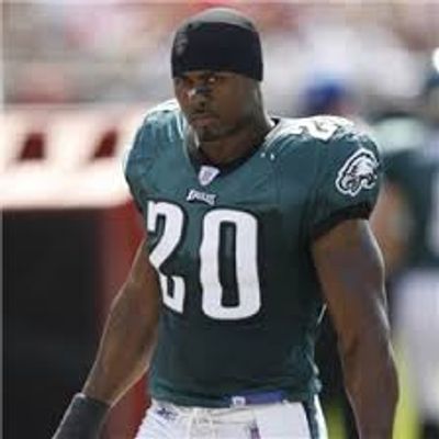 Remind me again why he wasn't an Eagle for life. (ProFootballHOF.com)