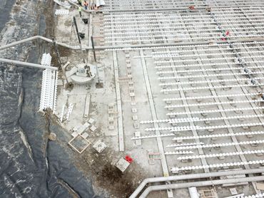 Pump line and forms at the basin edge