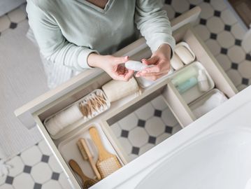 Organising your bathroom drawers