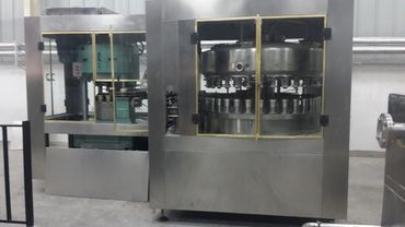 Beverage filling machine